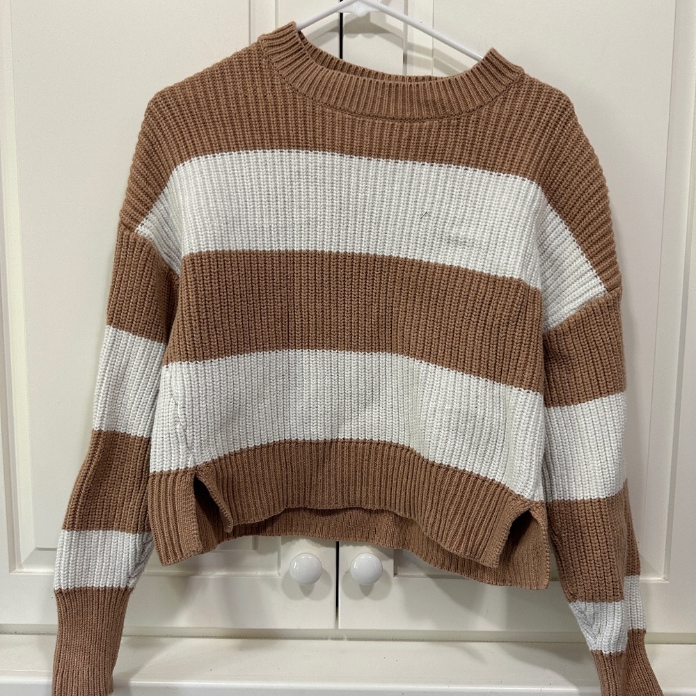 Abercrombie & Fitch Cropped Cable Knit Sweater